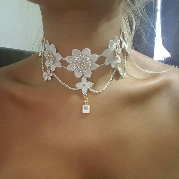 Daisy White Crystal Choker